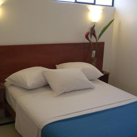 Hotel Casa Cesar Tumbes Exteriör bild